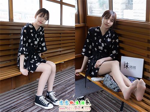 [袜啵啵] 013期 小甜豆-匡威帆布鞋、浅灰色短棉袜、肉丝花絮版(带视频)【132P+1V/8.07G】