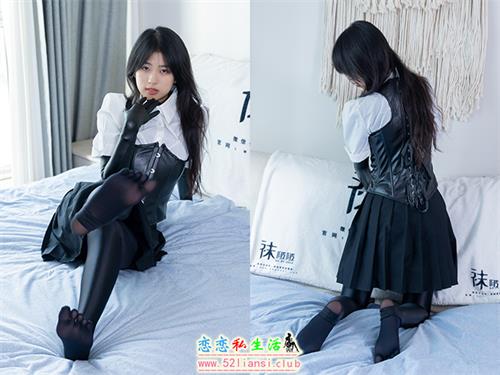 [袜啵啵] 475期 奶油-高跟长靴、厚黑丝五指袜、踩脚裤裤里丝、靴子部分戴口罩(带视频)【150P+1V/6.77G】