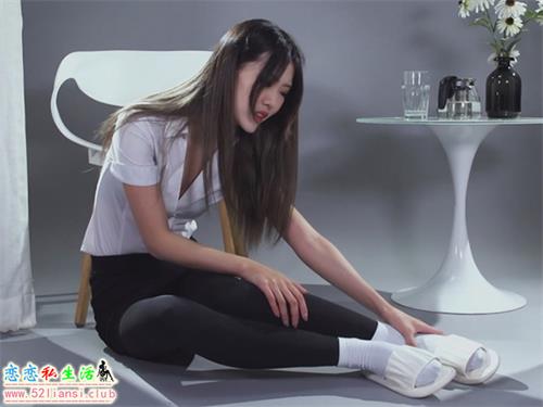 [Ligui丽柜视频]431-2022.10.10《受伤的欲足》钟晴【18min/515M】