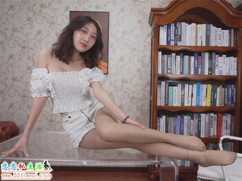 [视频] A&F 338-Andy-热裤肉丝展示39码丝足-第1部【36min/3.99G】