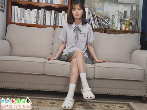 [视频] A&F 341-小艾xiaoai-秀她真实的原味白棉袜裸足-第4部【28min/3.19G】