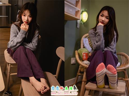 [足愉心] NO.016 软软（搭配：灰色线套、紫色长裤、帆布鞋、卡通棉袜、裸足）(带视频)[110P+2V/10G]