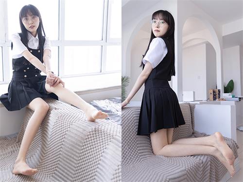 [袜啵啵]NO.657 稚予-板鞋、帆布鞋、油亮薄肉丝、裸足、jk制服(带视频)[155P1V-4.9G]